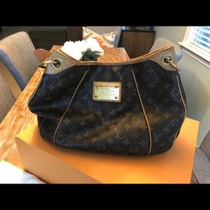 Authentic LOUIS VUITTON purse